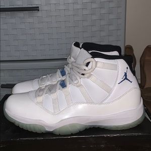 Jordan 11 Retro Legend Blue